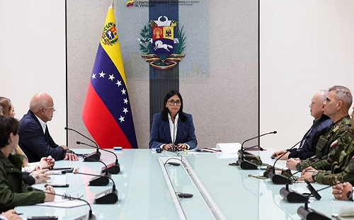 （影）美軍入侵後委進緊急狀態! 裝甲車上街 軍方表態強硬 代總統向美輸誠