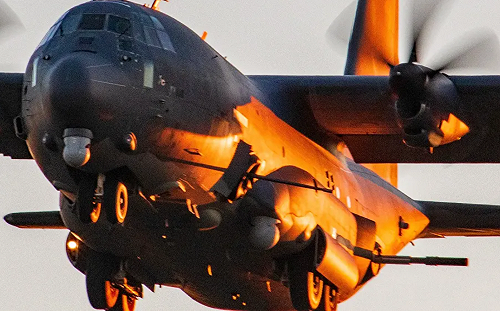 (影) 大批美軍機突集結歐洲! 空中砲艇與武裝直升機現身 美恐再次「痛擊伊朗」