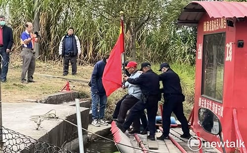 台灣人民共產黨元旦升掛五星旗遭市府拆除  黃偉哲：國家尊嚴不容踐踏