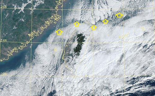 強烈冷氣團襲台！北方海面「雲街」現蹤   2波乾冷空氣通過彭佳嶼