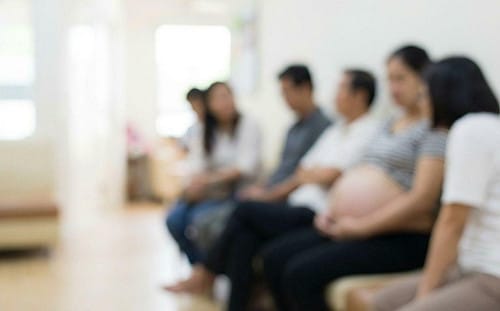 代孕草案僅9個法條硬闖關！律師轟民眾黨「小孩玩大車」：5大爭議未解想草率立法？