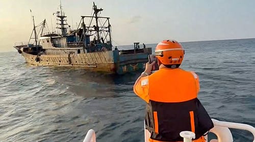 中國吳姓船長過失毀壞海纜判刑賠款　海巡署強制出境