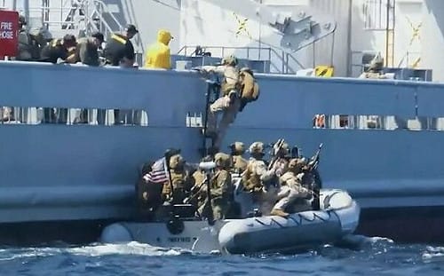 那裡不能去 快掉頭! 川普欲獨佔委國石油大扣船 2中國籍超大油輪急轉向