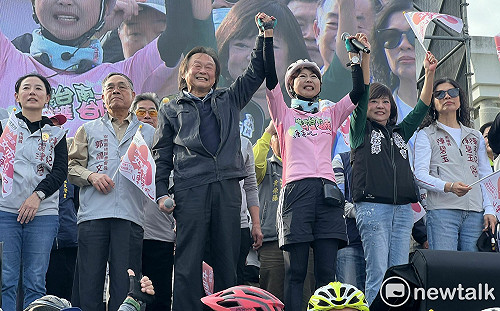 王世堅改編《有出息》力挺陳亭妃  逾3萬人齊聚造勢大會加油打氣