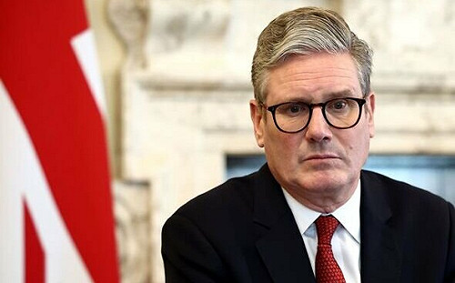 (影) 斯塔默民調下滑還被餐館趕出去！ 盟友也反X禁令 同黨警告黨魁補選