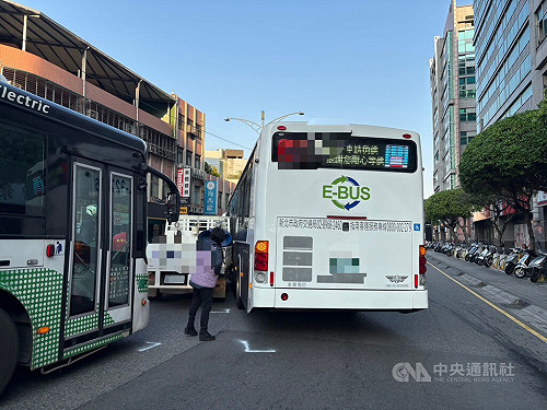 新北新莊公車和小貨車事故　4乘客受傷送醫
