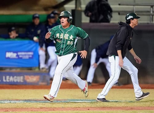 大專棒球聯賽陳堃益敲4安　國體有當「大魔王」自信