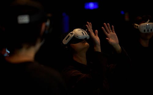 台灣沉浸式作品《之間》勇奪 XR 奧斯卡級5大獎　刷新年度獲獎紀錄