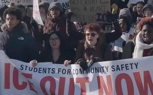 (影) 明州600學生連續3天罷課抗議ICE殺人! 面對示威浪潮 川普改口了.....