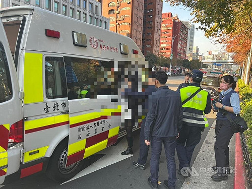 北捷忠孝新生站女乘客亮剪刀 警察強制就醫