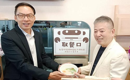 整間店沒半個店員... 全台首家「AI麵館」高雄開幕  餐飲業者盼不再有缺工問題