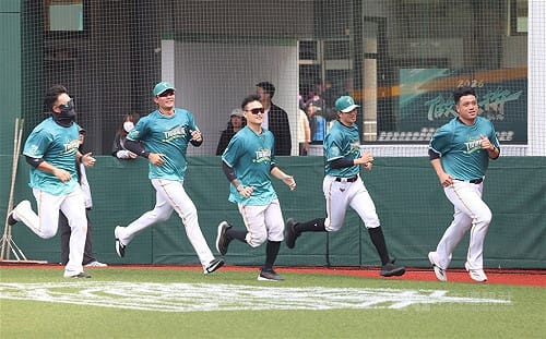 台鋼雄鷹公布球員談薪結果　王維中月薪60萬元