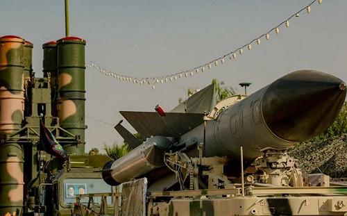 (影) 伊試射「洲際飛彈」示威! 美航母逼近、12架F-15E集結 以防空滿載