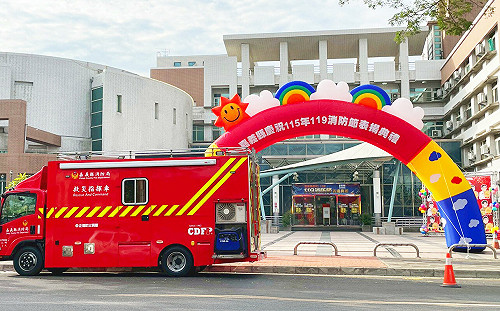 打火兄弟裝備再提升 正德防火捐贈全台首輛資訊救災指揮車