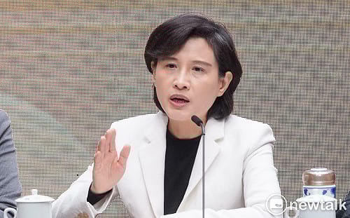 2500億美元信保惹關注　鄭麗君：專款規模最低62.5億美金、分五期規劃