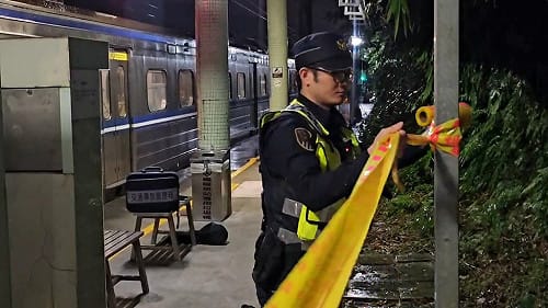 男子侵入台鐵暖暖站軌道  遭區間車撞擊死亡