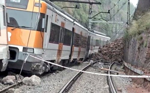 (影) 十年最慘事故! 西班牙高鐵脫軌42死 巴塞隆納兩天後再出意外15傷