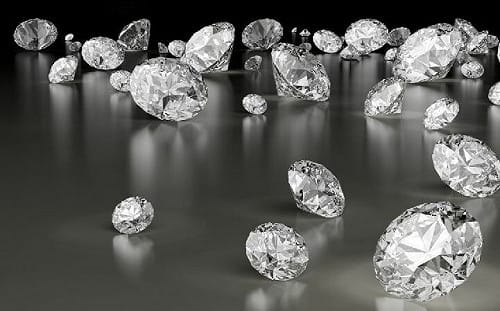 鑽石恆久遠、但價格不是 ! 戴比爾斯再降價 十年鑽戒慘跌99% 黃金卻暴漲4倍