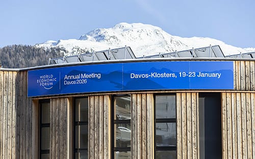 富人自救大會？CNN分析2026達沃斯論壇真相 : K型經濟正在撕裂全球