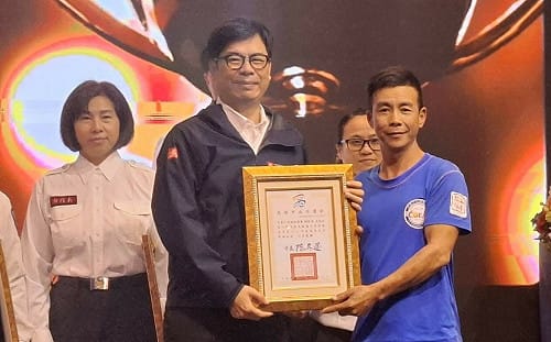 領軍「雲豹工作隊」防救災害   宋德威獲陳其邁頒授唯一市長獎