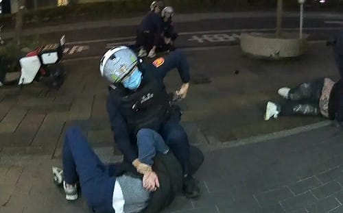 信義區超商爆聚眾鬥毆！警到場遭嗆「穿制服了不起啊」