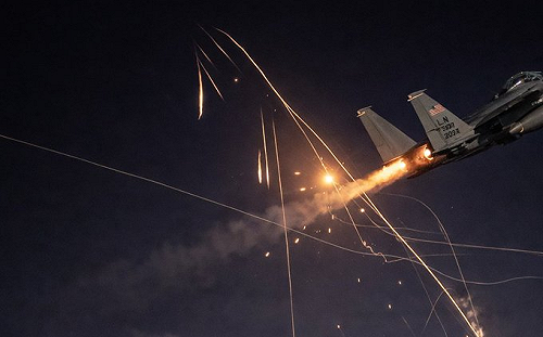 （影）傳多國獲美通知要對伊動手了！林肯號航母到位、雷射武器實戰部署