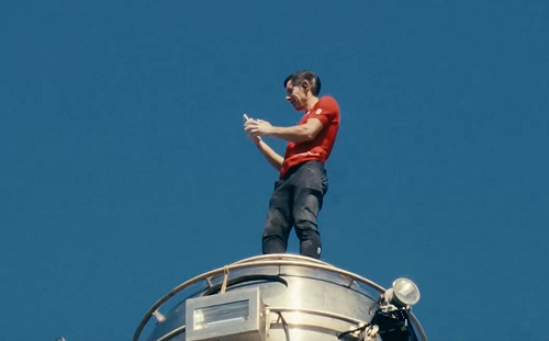 Alex攻頂101穿紅衣惹議？賈永婕揭密：外國製作人曾怕有政治聯想