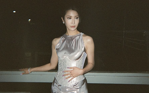 K-pop練習生夢碎不退場! Ejae轉戰幕後創作憑《獵魔女團》勇奪金球獎