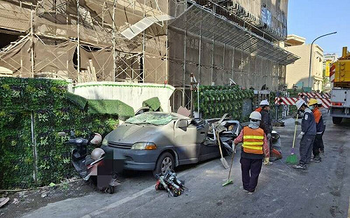 彰化溪湖工地板材11樓墜落！車輛遭砸毀變形  幸無人傷亡