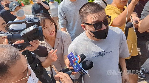 Toyz傳完婚避免驅逐出境　法界人士：非免死金牌