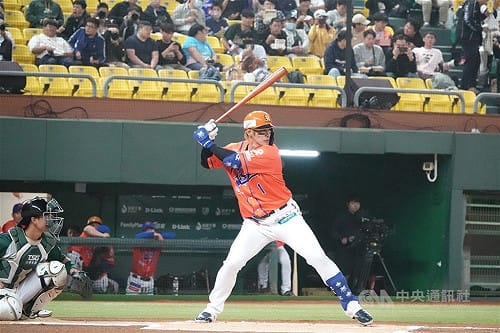 台鋼雄鷹交手日韓好手　陽岱鋼再次返台獻技