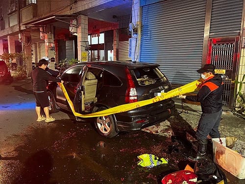 高雄男子燃放鞭炮毀車　遭警逮送辦