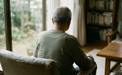 新冠與流感後遺症恐傷腦？醫曝研究證實：慢性感染讓神經加速老化