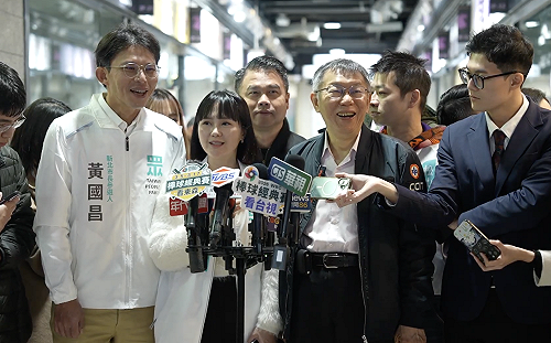 十年前嗆消滅國民黨遭綠調侃！黃國昌怒：黨產有全部恢復了嗎？柯文哲搖頭 