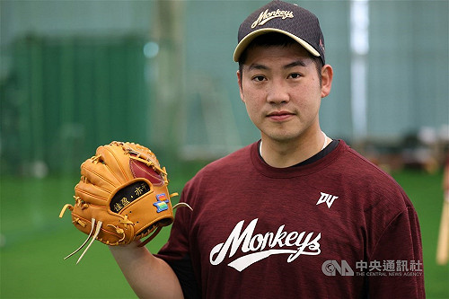 梁家榮接樂天桃猿隊長　小抄備而不用盼助年輕球員