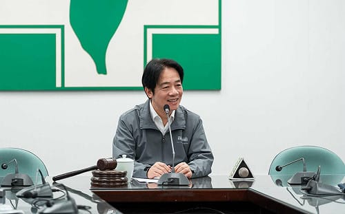 勉學員未來有機會代表民進黨參選！賴清德：台灣經濟前景是好的