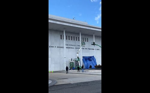 川普宣布翻修並關閉甘迺迪中心! 網諷：票房收入低與「這原因」有關.....