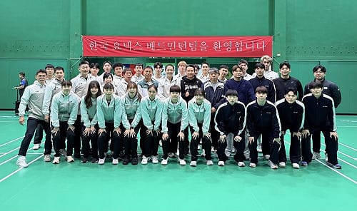李龍大率韓國YONEX羽球隊訪台　與土銀球團交流