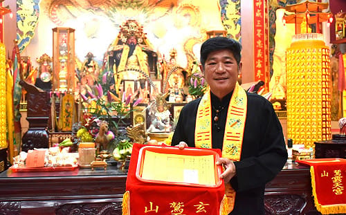 鳥松雲天宮國運籤「神」準！   早預言台股指數破4萬點大關  