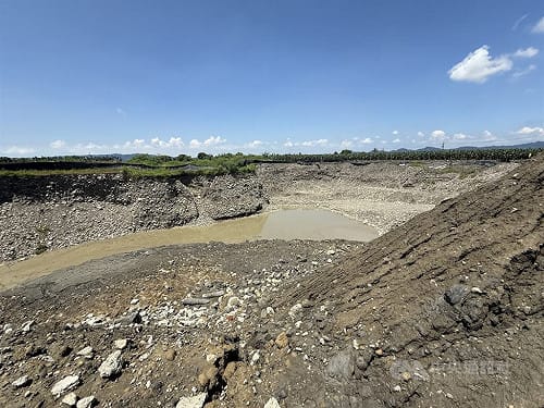 高雄美濃大峽谷案　議員前特助等12人遭起訴