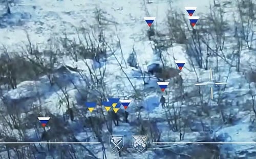 （影）虎口脫險！4烏軍戰俘被押密林將槍決 無人機急救援炸的俄兵鼠竄逃命