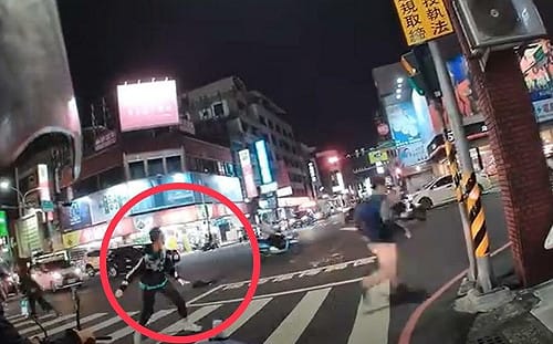 台南隨機砍人案釀2傷   29歲男持長刀攻擊畫面曝光