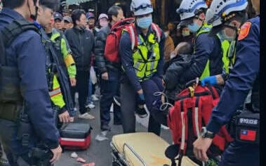 苗栗男砍傷警遭開槍擊斃！王浩宇：嫌犯家屬若告警  律師費我出