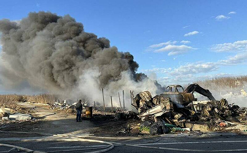 澎湖資源回收場大火！濃煙蔽天燃燒2千平方公尺 