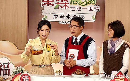 黃偉哲再登電視直播  力推台南東山窯燒龍眼乾30分鐘1600公斤銷售一空