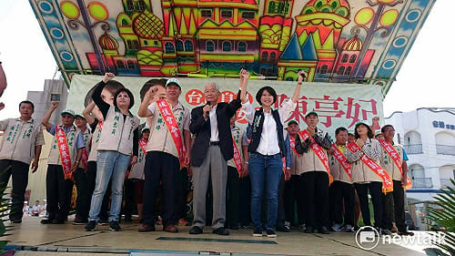 黃崑虎盛讚陳亭妃「市長的好人才」