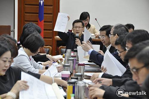 解決偏鄉教師荒  公費與專聘教師將綁六年約