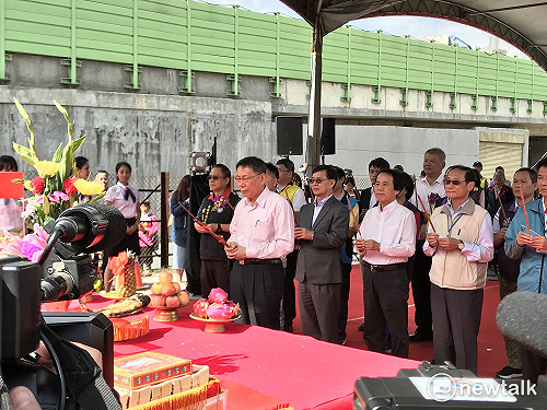 悠遊卡刷不進高雄輕軌 柯P嗆賀陳旦「你要不要幫忙啊？」