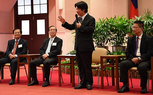 一例一休修法時程 賴揆：政院版11月中旬出爐