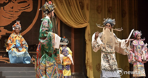 新北府會聯袂粉墨扮演歌仔戲 重陽敬老獻藝